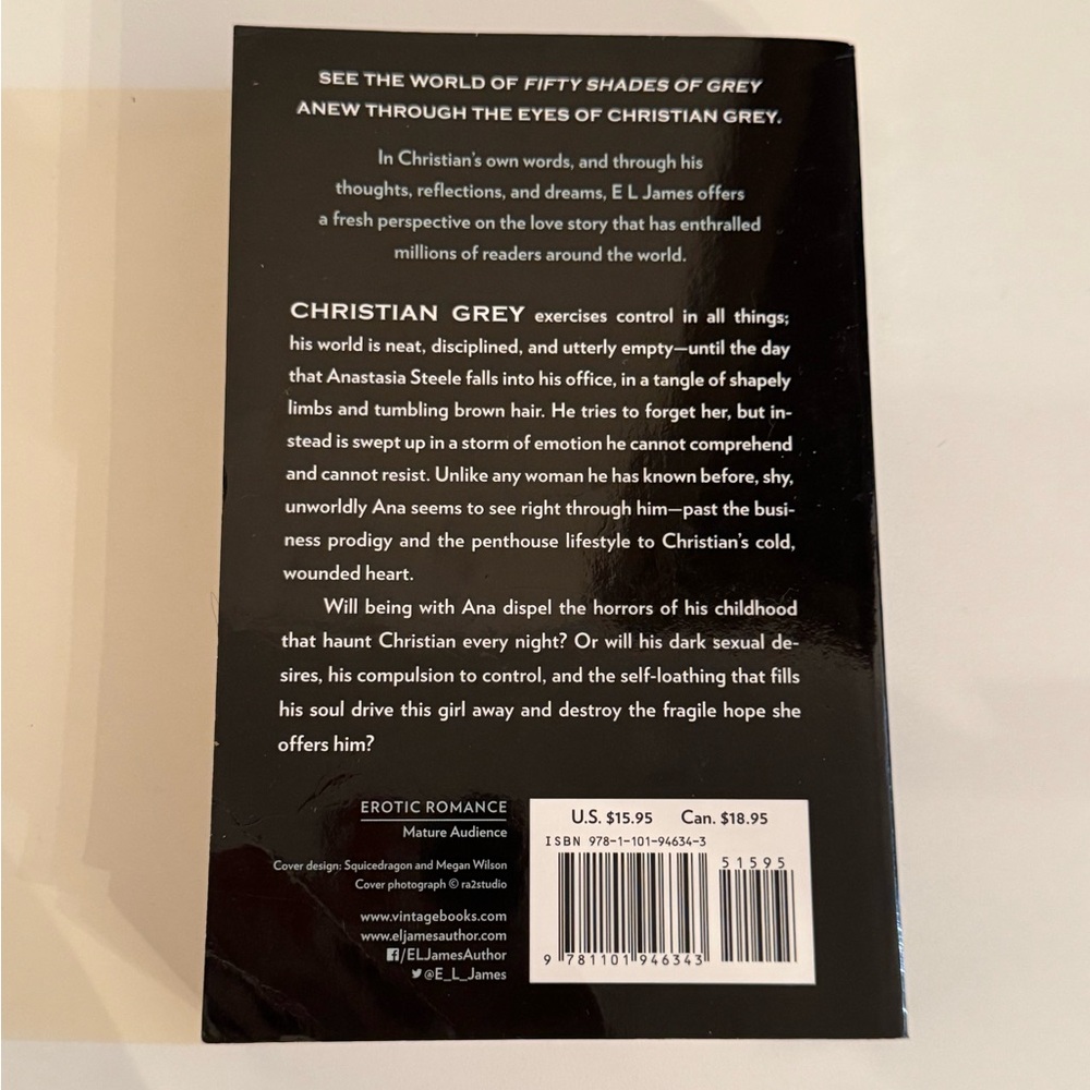 Grey EL James Paperback Novel Used Condition Book - Picture 2 of 2